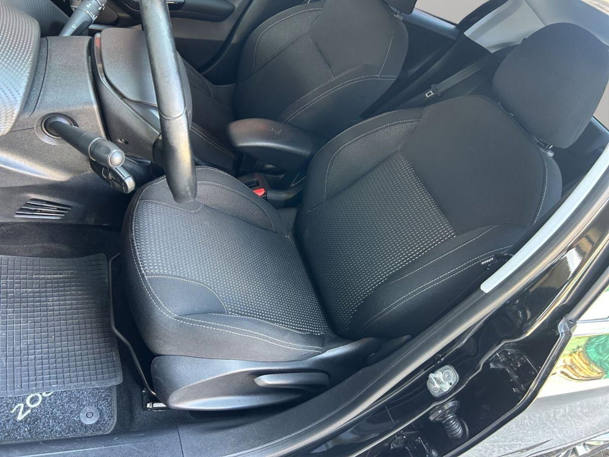 Peugeot 208 75 5 porte Allure (11)
