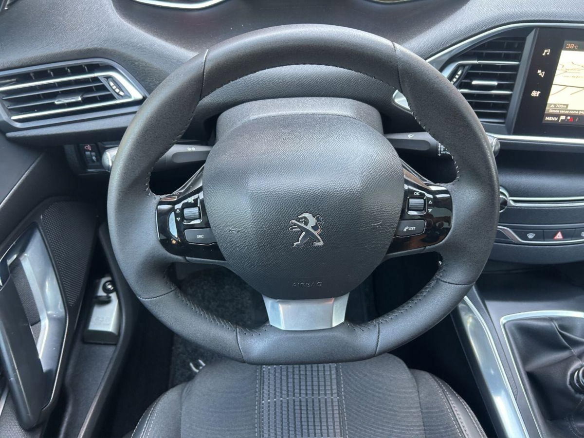 Peugeot 308 BlueHDi 130 S&S EAT8 GT Line (17)
