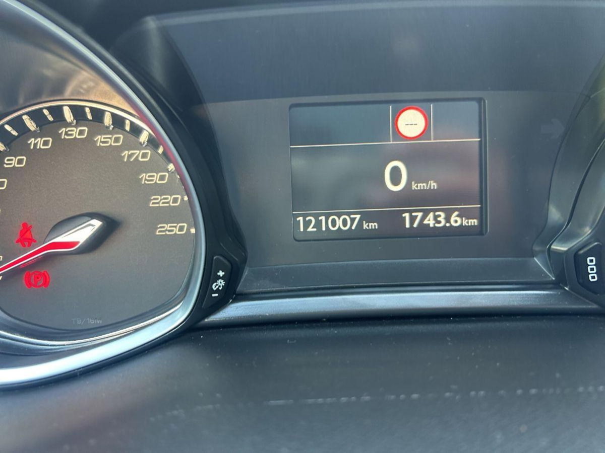 Peugeot 308 BlueHDi 130 S&S EAT8 GT Line (18)