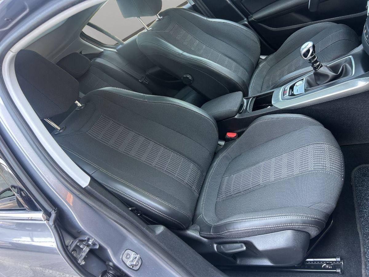 Peugeot 308 BlueHDi 130 S&S EAT8 GT Line (19)