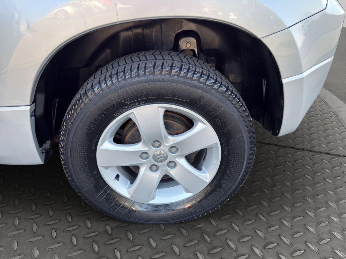 Suzuki Grand Vitara 1.9 DDiS 3 porte Offroad (9)