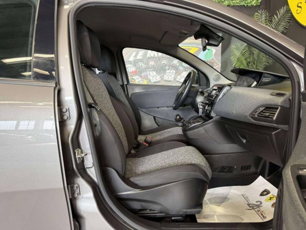Lancia Ypsilon 1.0 FireFly 5 porte S&S Hybrid Gold Plus (10)