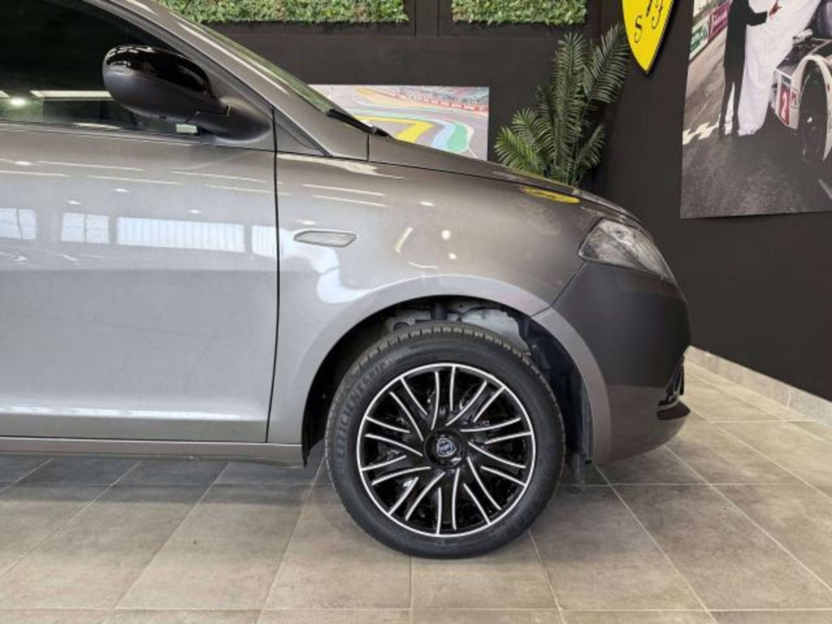 Lancia Ypsilon 1.0 FireFly 5 porte S&S Hybrid Gold Plus (8)