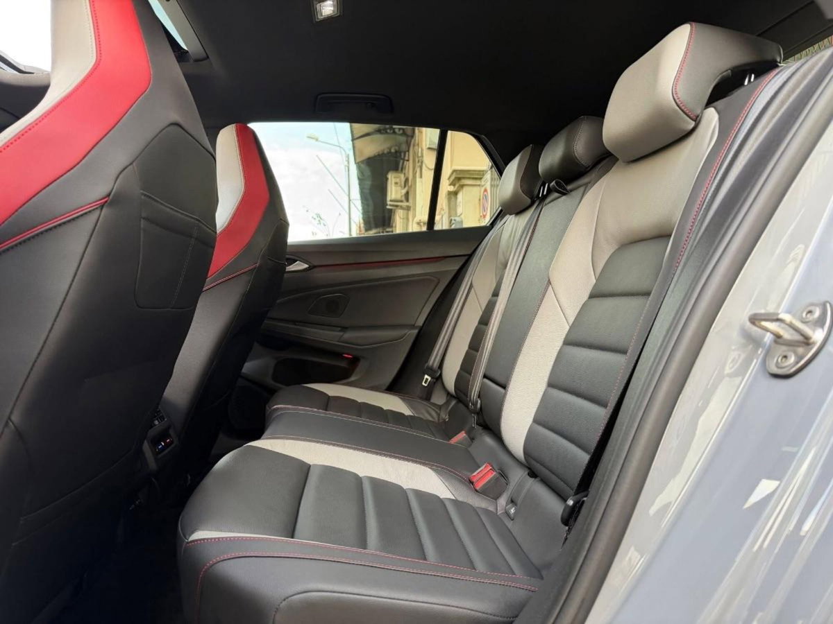 Volkswagen Golf GTI Performance 2.0 245 CV TSI 5p. BMT (16)