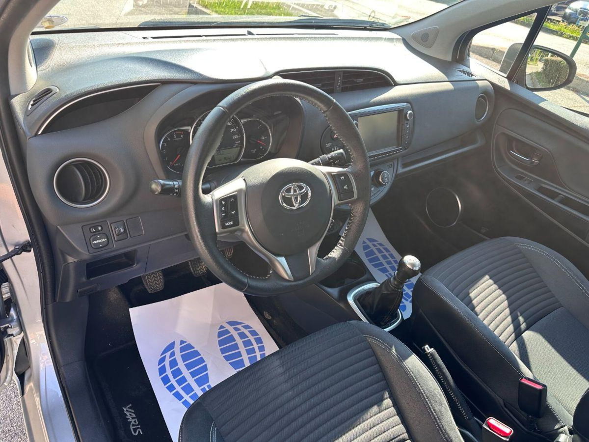 Toyota Yaris 1.D-4D 5 porte Lounge (10)