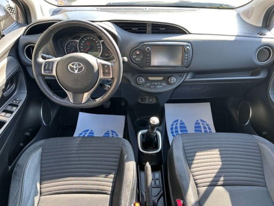 Toyota Yaris 1.D-4D 5 porte Lounge (11)