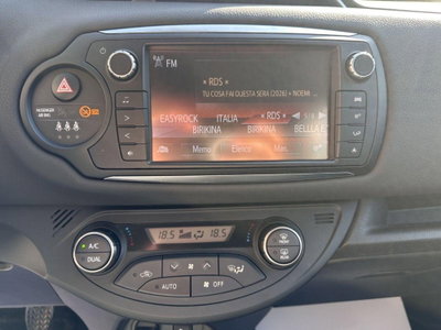 Toyota Yaris 1.D-4D 5 porte Lounge (13)