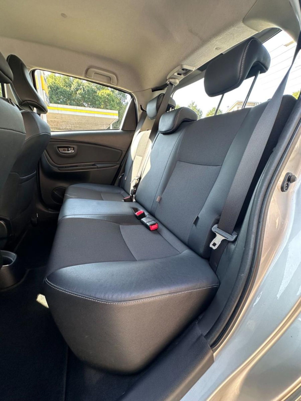 Toyota Yaris 1.D-4D 5 porte Lounge (15)
