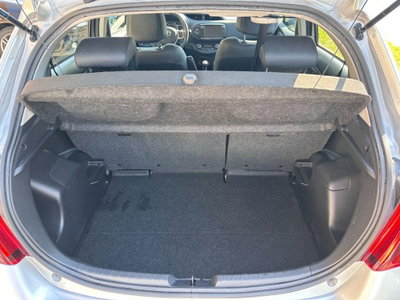 Toyota Yaris 1.D-4D 5 porte Lounge (16)
