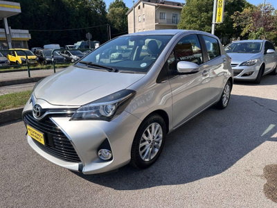 Toyota Yaris 1.D-4D 5 porte Lounge (3)