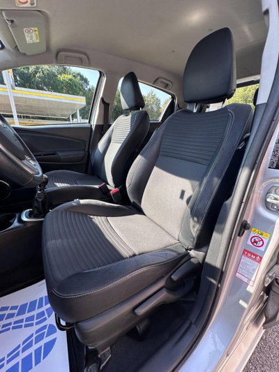 Toyota Yaris 1.D-4D 5 porte Lounge (9)