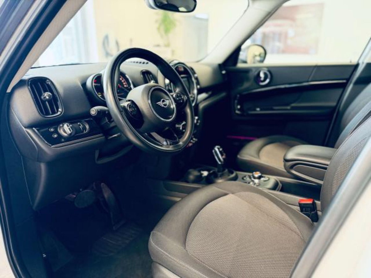 MINI Mini Countryman 2.0 Cooper D Essential Countryman (6)