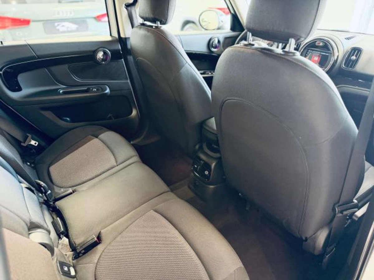 MINI Mini Countryman 2.0 Cooper D Essential Countryman (9)