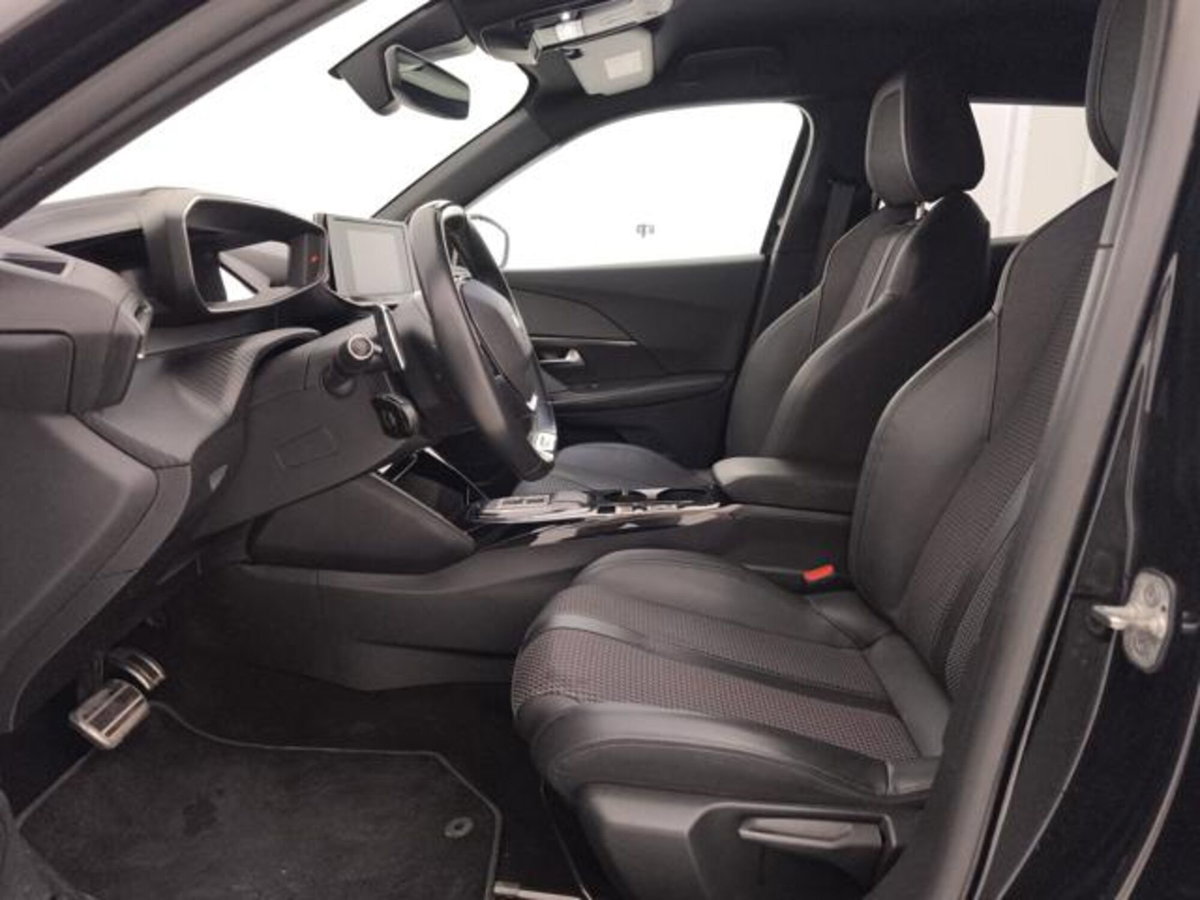 Peugeot 2008 BlueHDi 130 S&S EAT8 GT Pack (11)