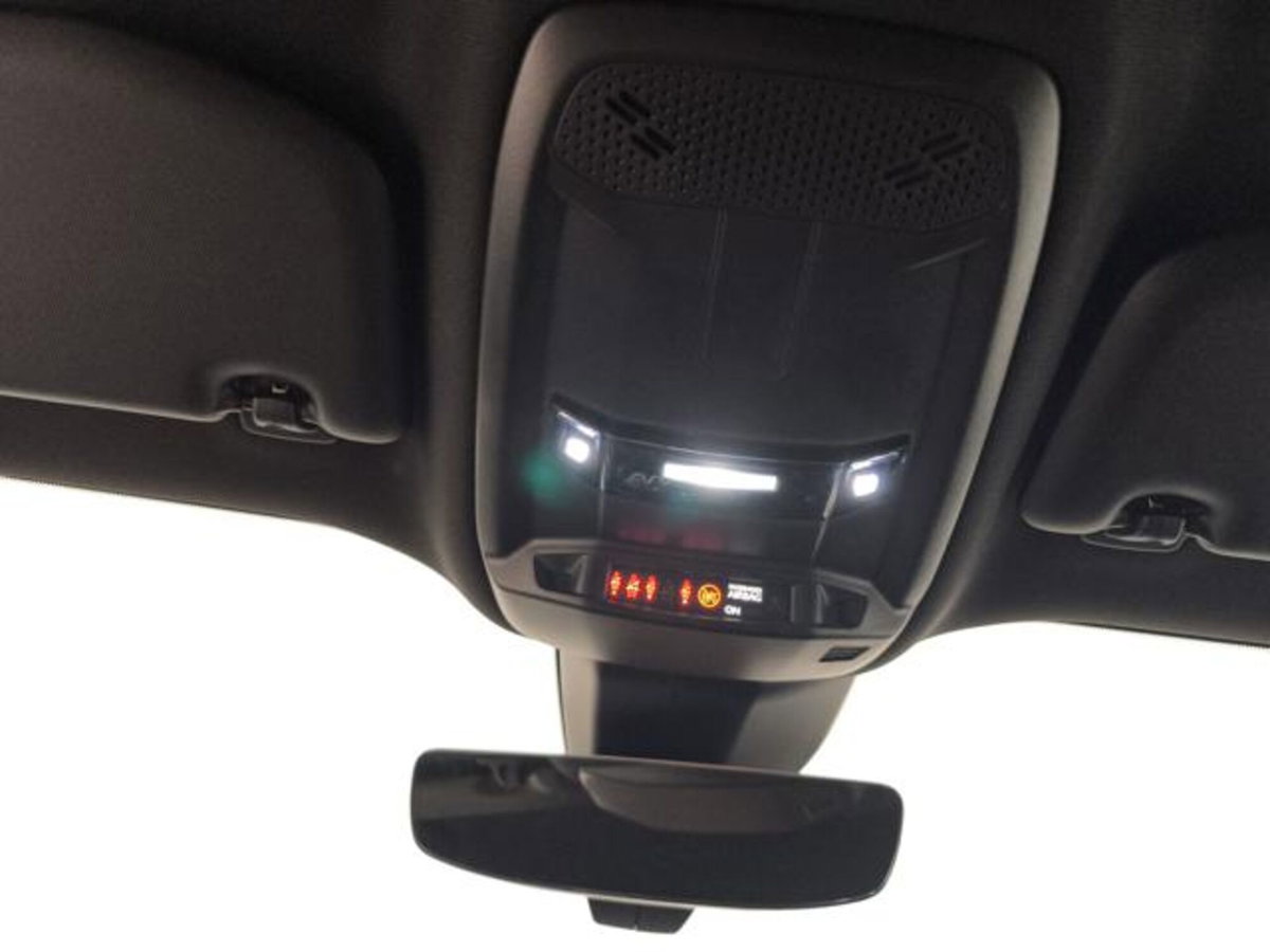 Peugeot 2008 BlueHDi 130 S&S EAT8 GT Pack (17)