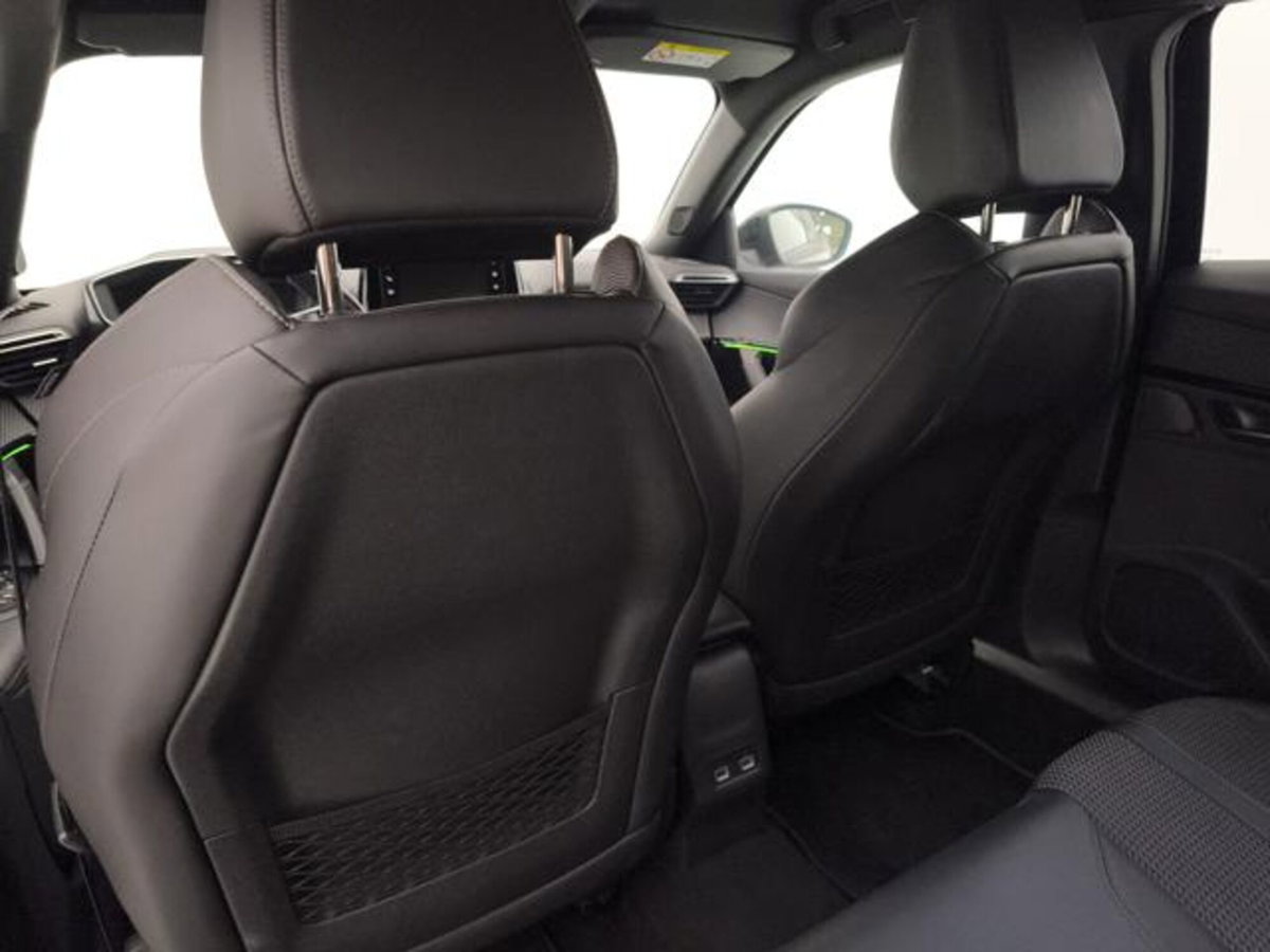 Peugeot 2008 BlueHDi 130 S&S EAT8 GT Pack (19)