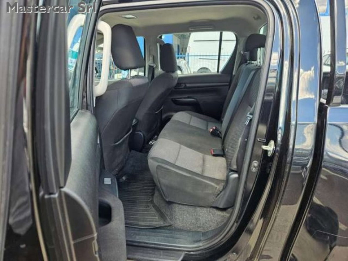 Toyota Hilux 2.D-4D 4WD porte Double Cab Comfort (13)