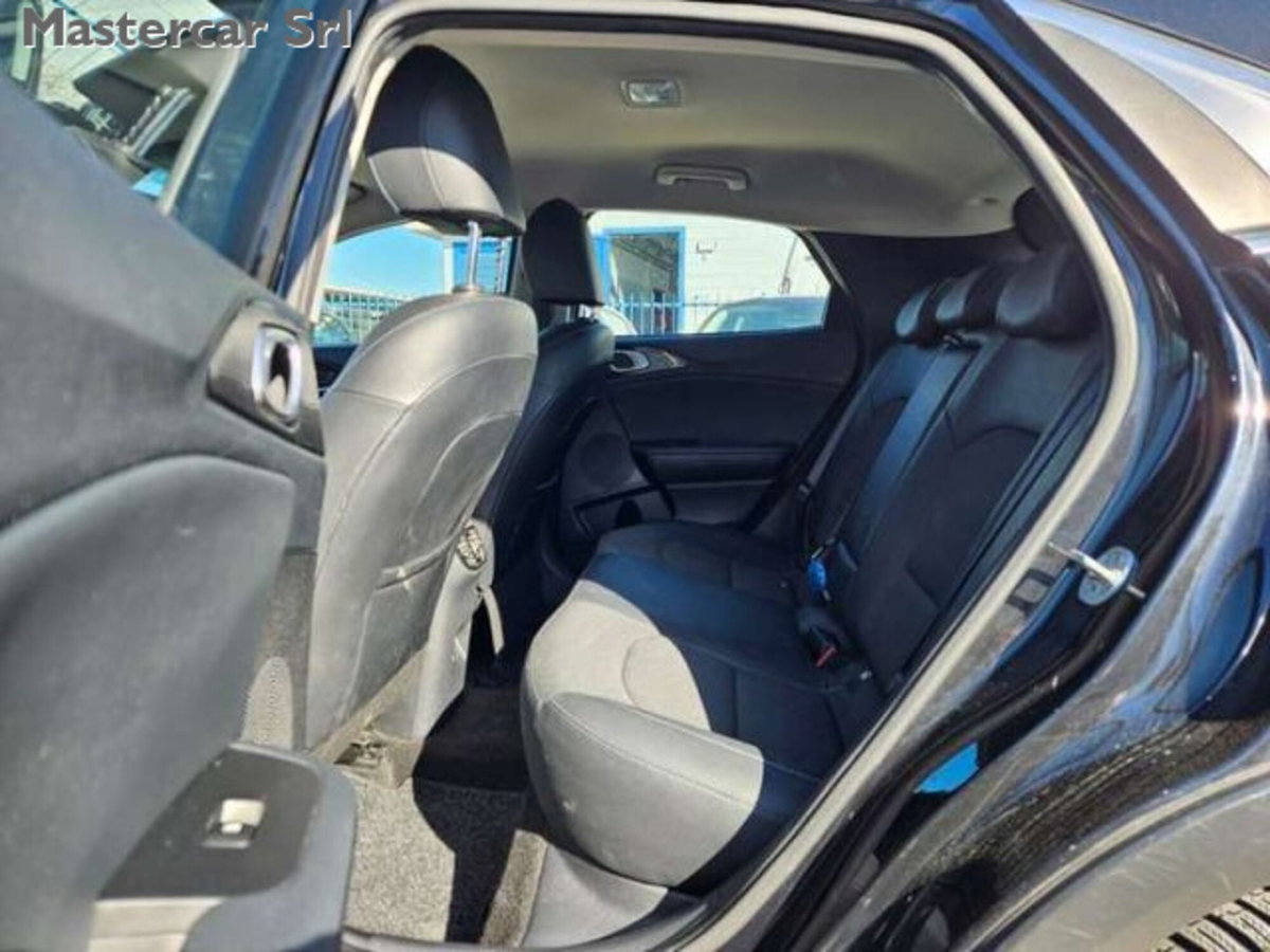 Kia XCeed 1.6 crdi mhev Business 136cv dct (12)