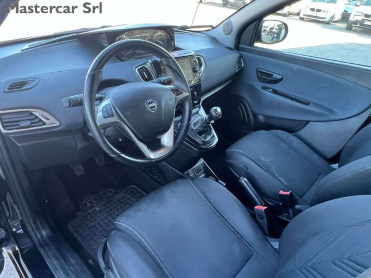 Lancia Ypsilon 1.0 FireFly 5 porte S&S Hybrid Gold Plus (12)
