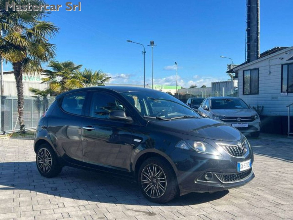 Lancia Ypsilon 1.0 FireFly 5 porte S&S Hybrid Gold Plus (8)