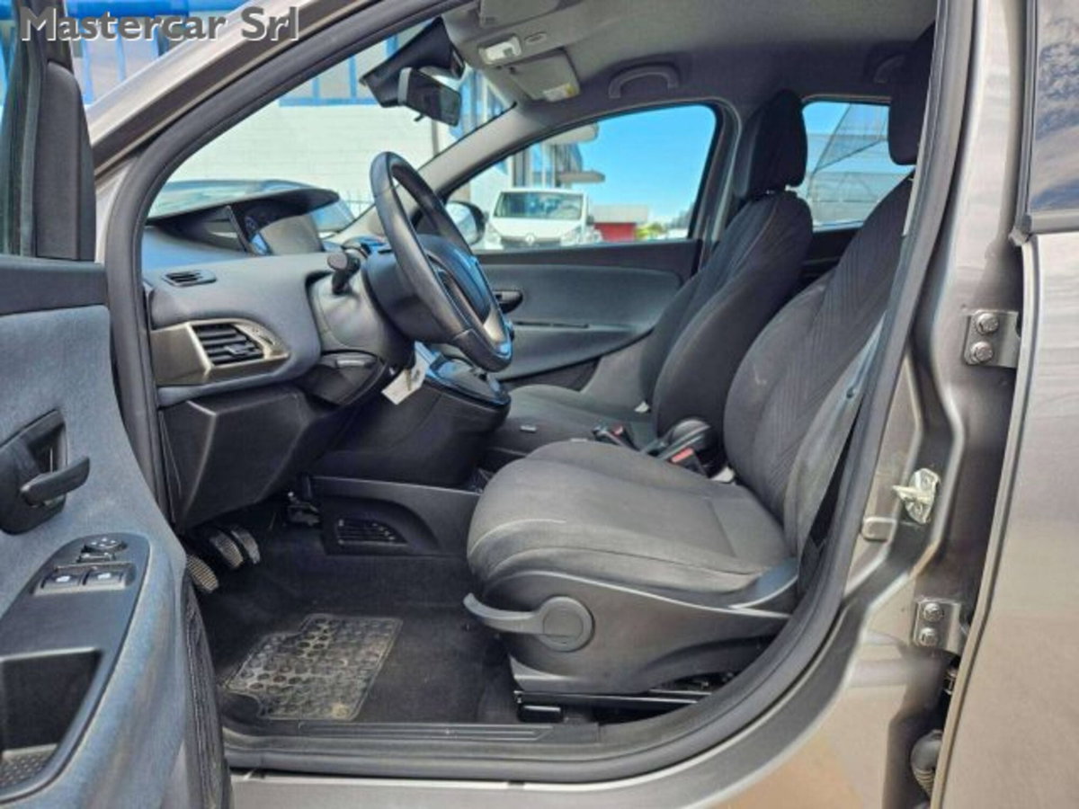 Lancia Ypsilon 1.0 FireFly 5 porte S&S Hybrid Gold Plus (10)
