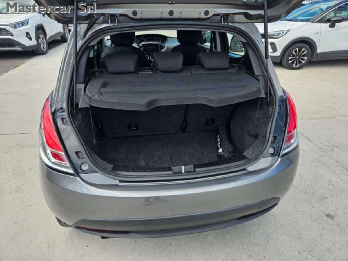 Lancia Ypsilon 1.0 FireFly 5 porte S&S Hybrid Gold Plus (12)