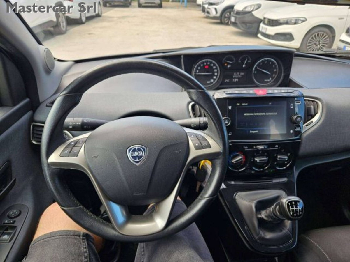 Lancia Ypsilon 1.0 FireFly 5 porte S&S Hybrid Gold Plus (14)