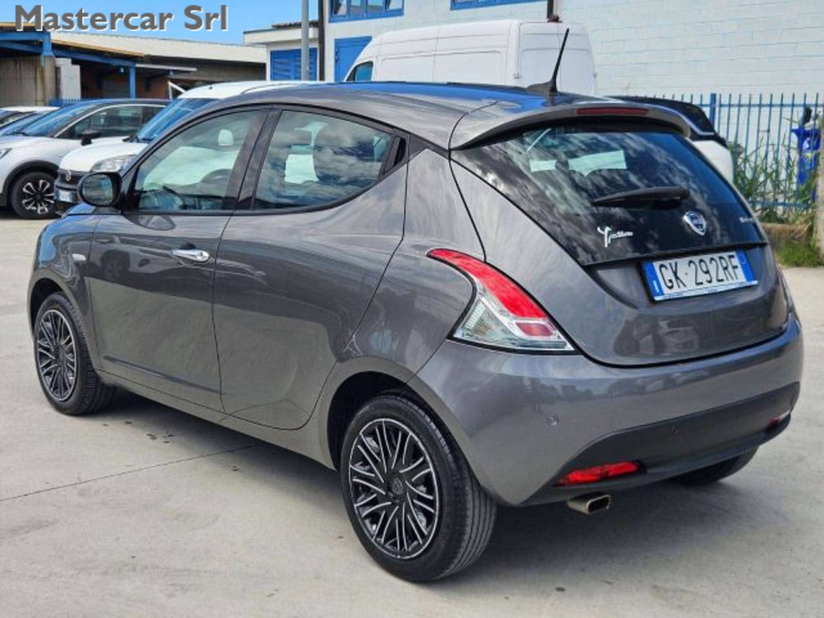Lancia Ypsilon 1.0 FireFly 5 porte S&S Hybrid Gold Plus (6)