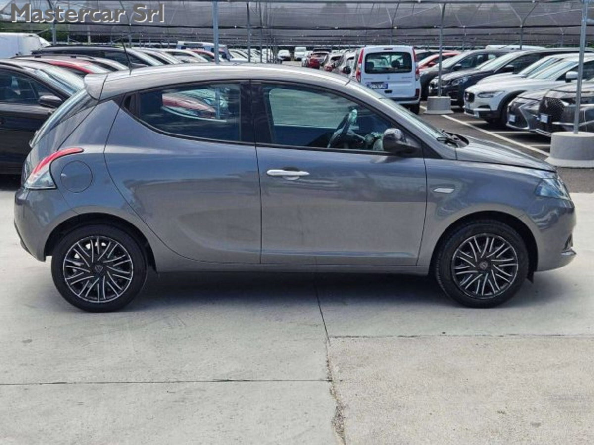 Lancia Ypsilon 1.0 FireFly 5 porte S&S Hybrid Gold Plus (8)