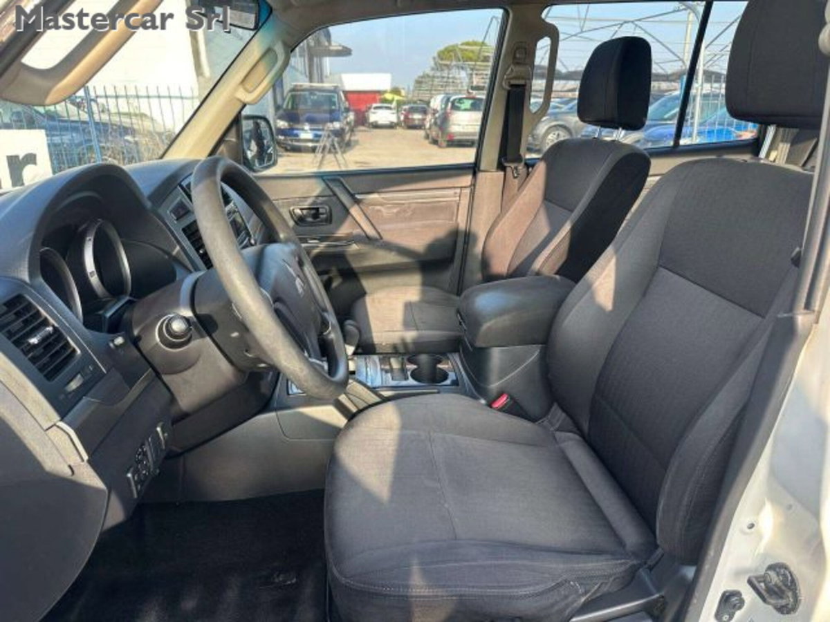 Mitsubishi Pajero 3.2 DI-D 16V aut. 5p. Instyle DPF (10)
