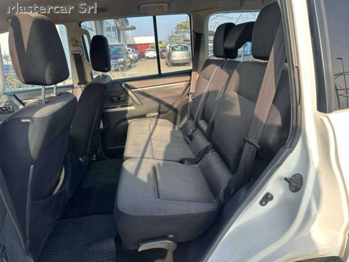 Mitsubishi Pajero 3.2 DI-D 16V aut. 5p. Instyle DPF (11)