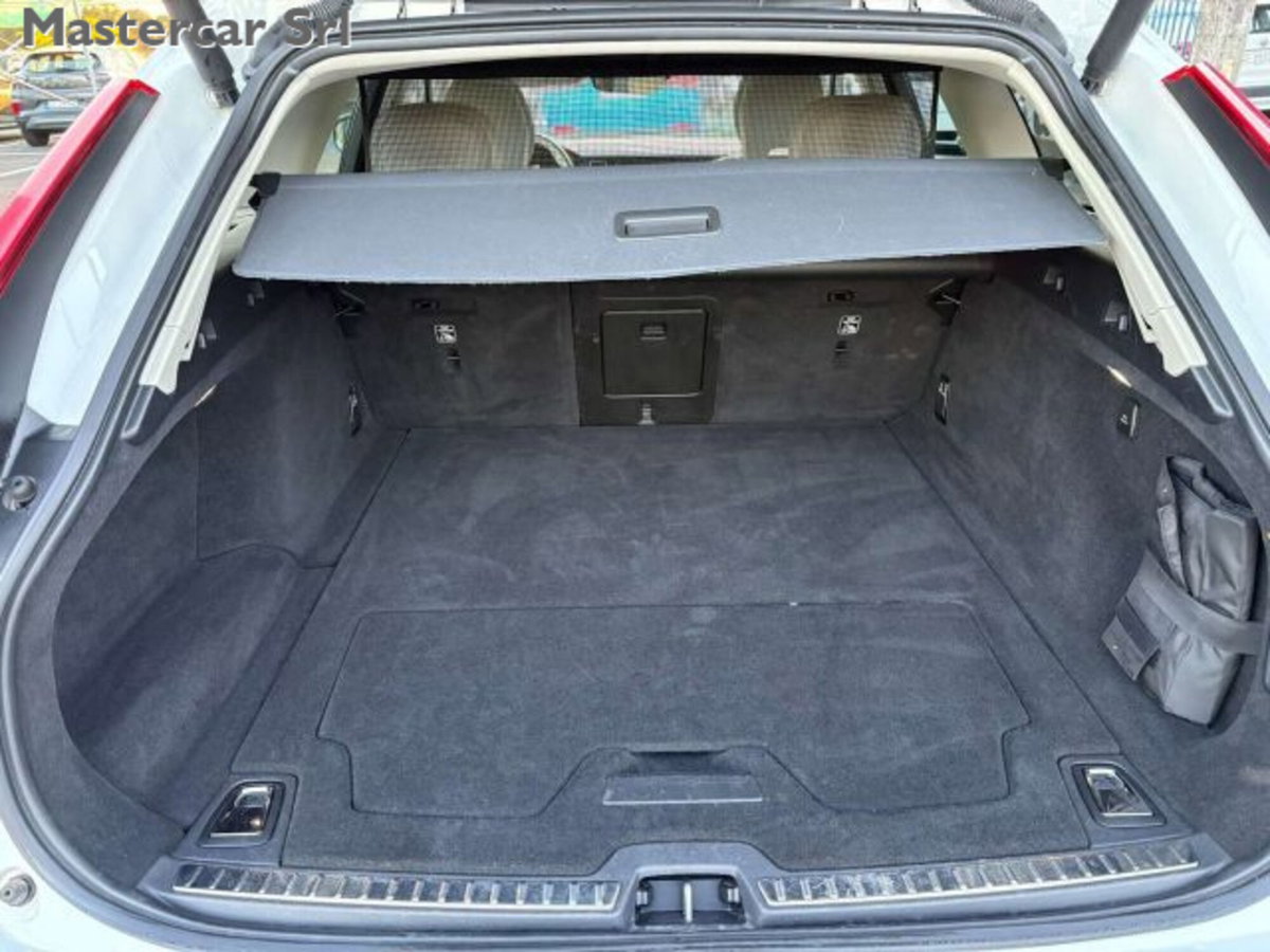 Volvo V90 Cross Country D5 AWD Geartronic Pro (14)