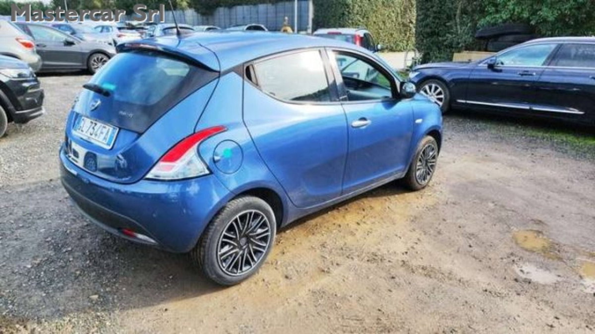 Lancia Ypsilon 1.0 FireFly 5 porte S&S Hybrid Gold Plus (4)