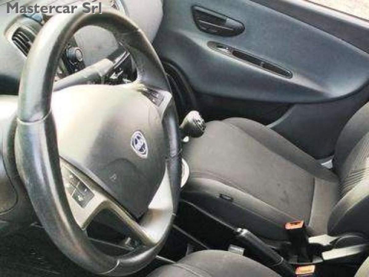 Lancia Ypsilon 1.0 FireFly 5 porte S&S Hybrid Gold Plus (7)