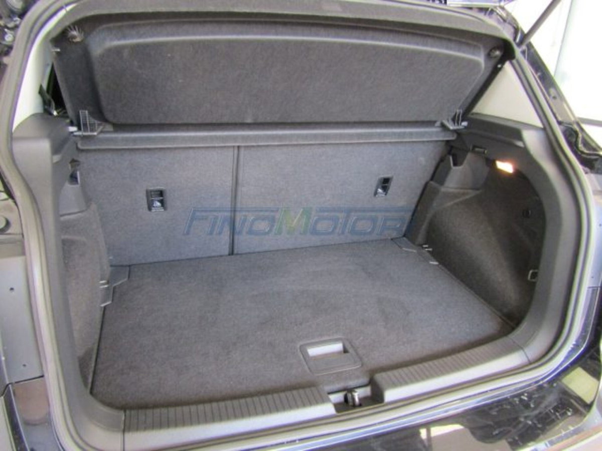 Volkswagen T-Cross 1.0 tsi Life 115cv (16)