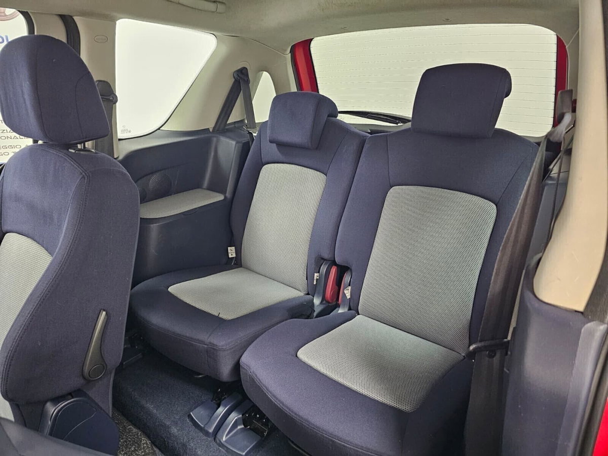 Peugeot 1007 1.4 Trendy (11)