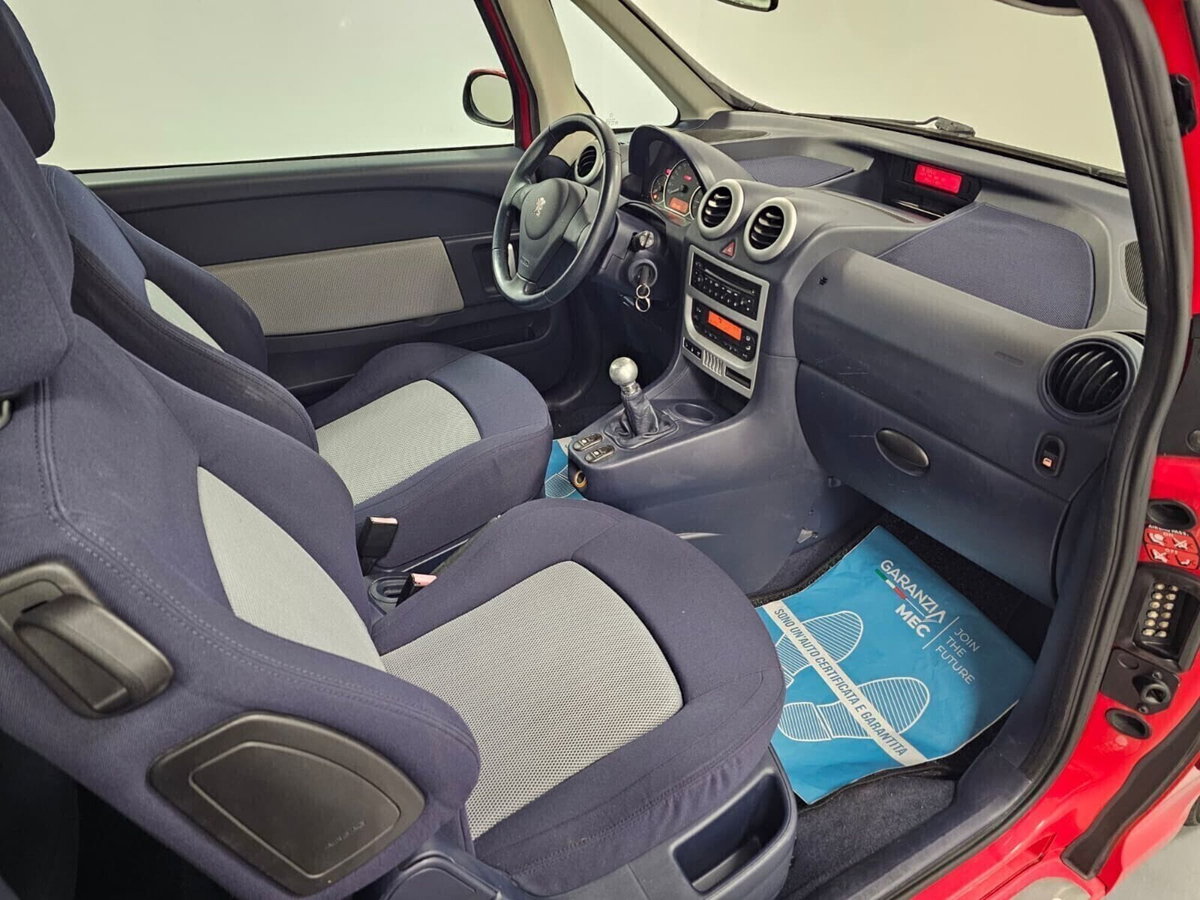 Peugeot 1007 1.4 Trendy (13)