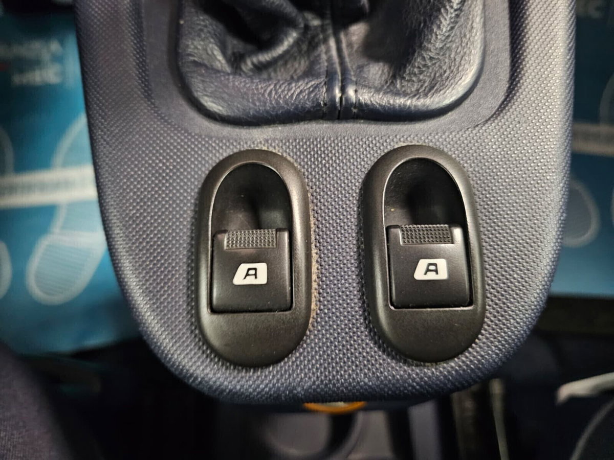 Peugeot 1007 1.4 Trendy (15)