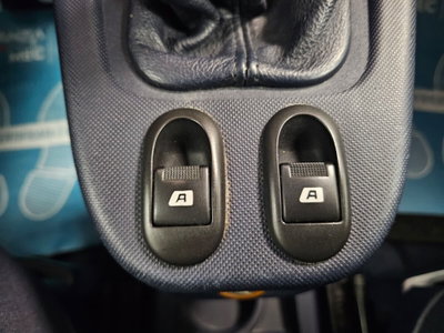Peugeot 1007 1.4 Trendy (15)