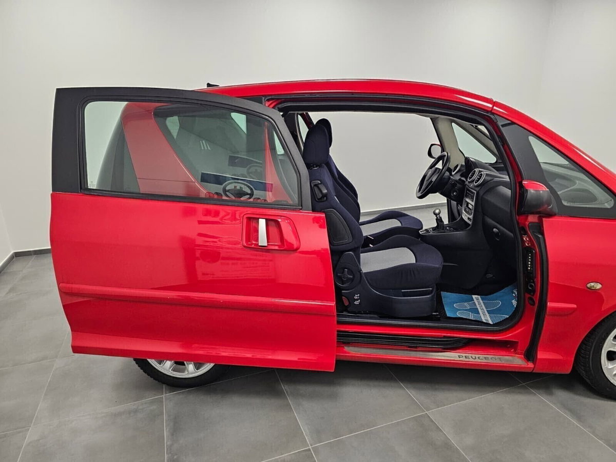 Peugeot 1007 1.4 Trendy (17)