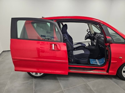 Peugeot 1007 1.4 Trendy (17)