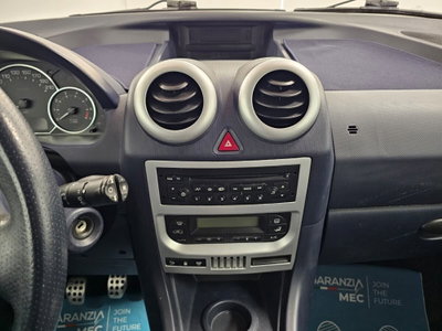 Peugeot 1007 1.4 Trendy (9)