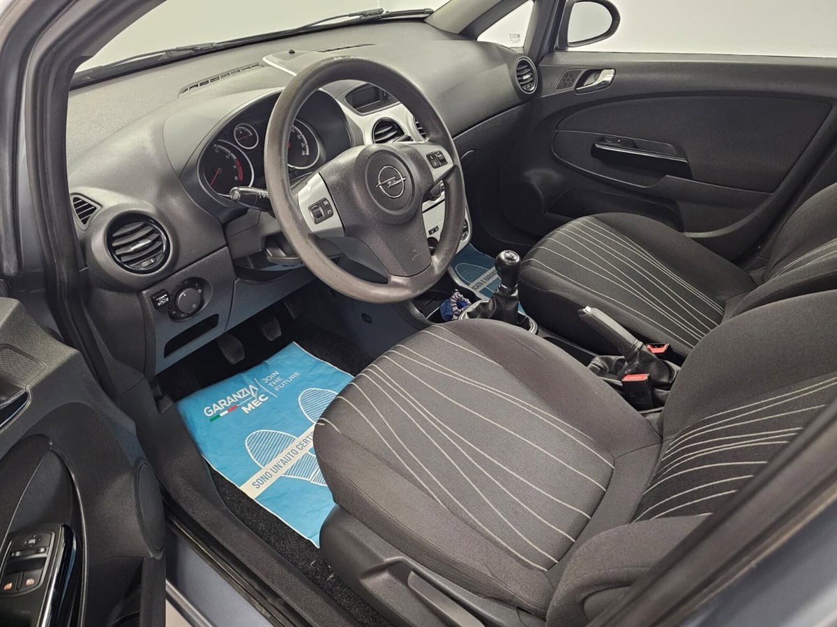 Opel Corsa 1.2 3 porte Club (10)