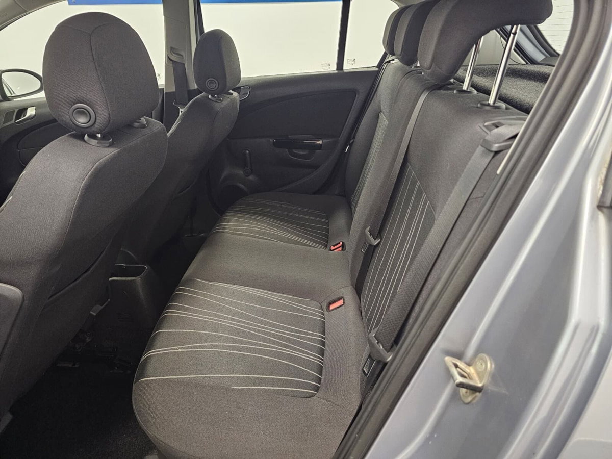 Opel Corsa 1.2 3 porte Club (11)
