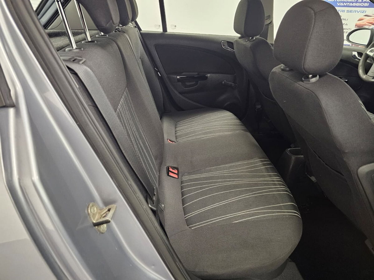 Opel Corsa 1.2 3 porte Club (12)