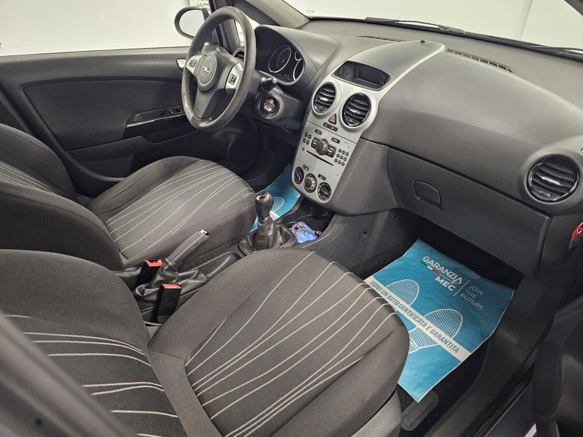 Opel Corsa 1.2 3 porte Club (13)
