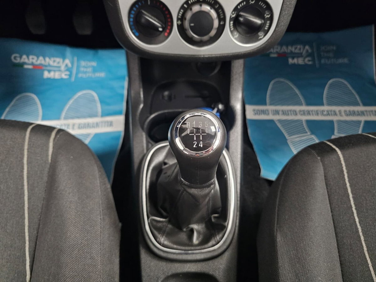 Opel Corsa 1.2 3 porte Club (14)