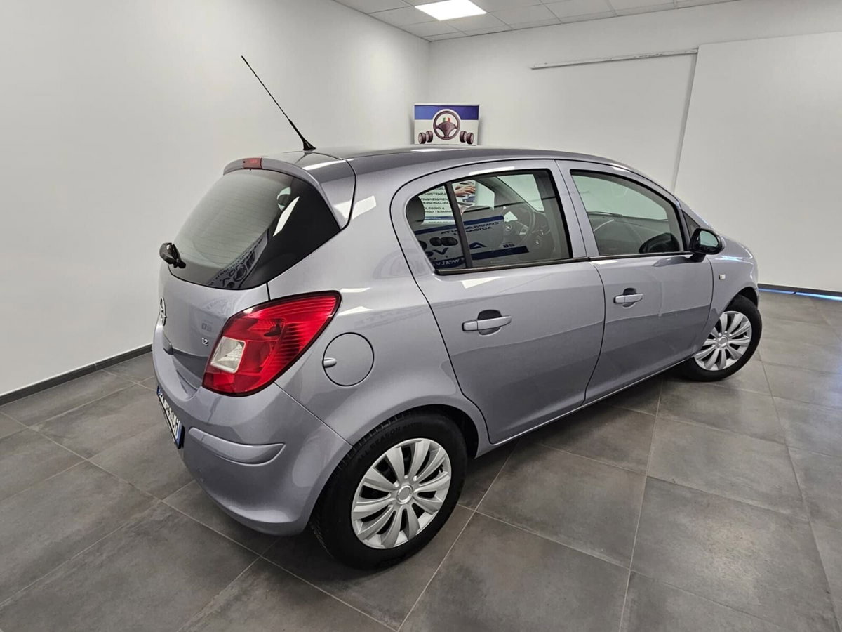 Opel Corsa 1.2 3 porte Club (4)