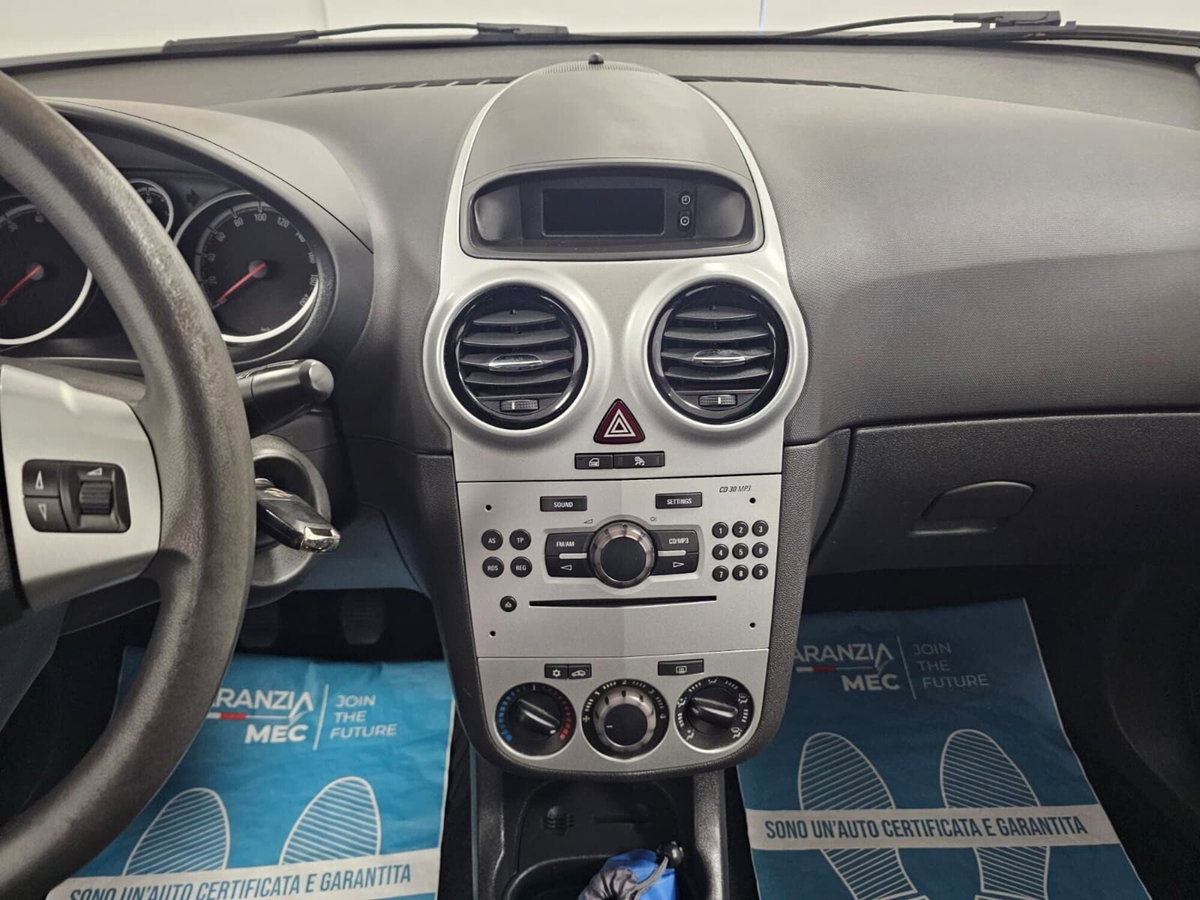 Opel Corsa 1.2 3 porte Club (9)