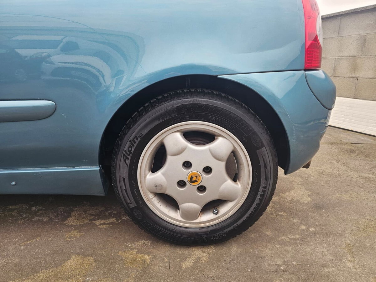 Renault Clio 1.2 cat 3 porte Confort Authentique (16)